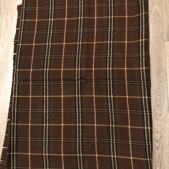 A super soft brown scarf with green streaks - Picture 2 of 4